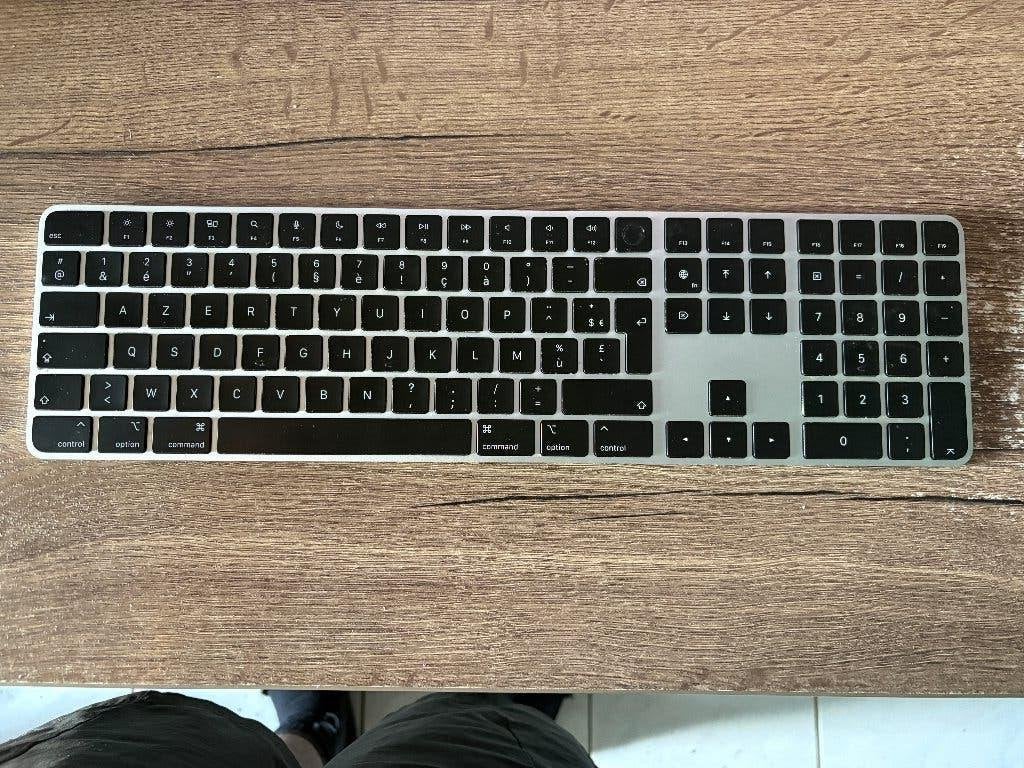 Apple Magic Keyboard AZERTY (2021) - 2 toetsen kapot, Computers en Software, Toetsenborden, Gebruikt, Azerty, Ophalen of Verzenden
