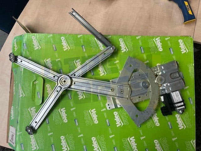 Opel Corsa B (3/93-11/00) (3-drs) Raammechaniek Rechts (elb., -, -, Opel, Nieuw