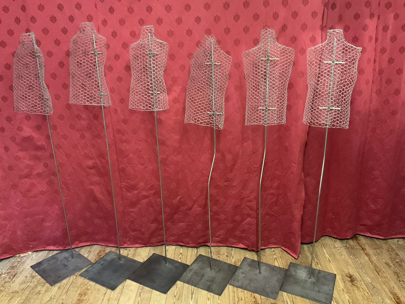 Exclusief ijzeren mannequins, Enlèvement