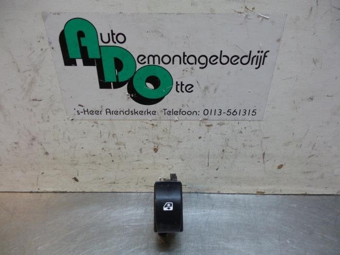 Elektrisch Raam Schakelaar van een Renault Clio (Clio 2 01-), Auto-onderdelen, Dashboard en Schakelaars, Renault, Gebruikt, Ophalen of Verzenden