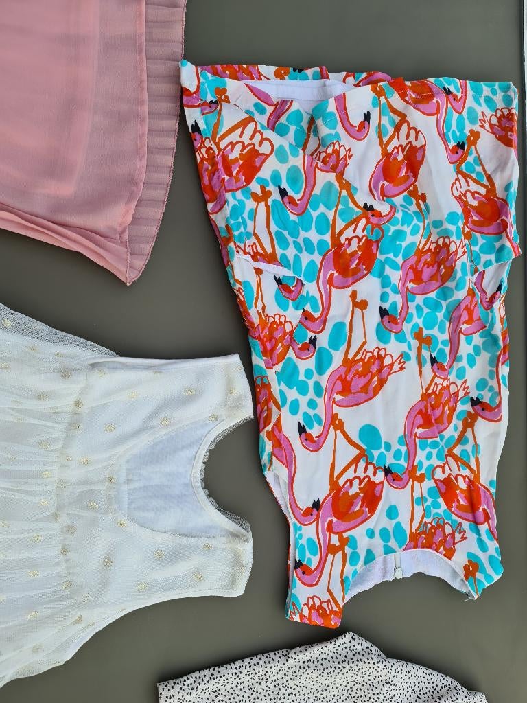 witte jurk met roze flamingo's en blauwe druppels, 116, Ophalen, Zo goed als nieuw