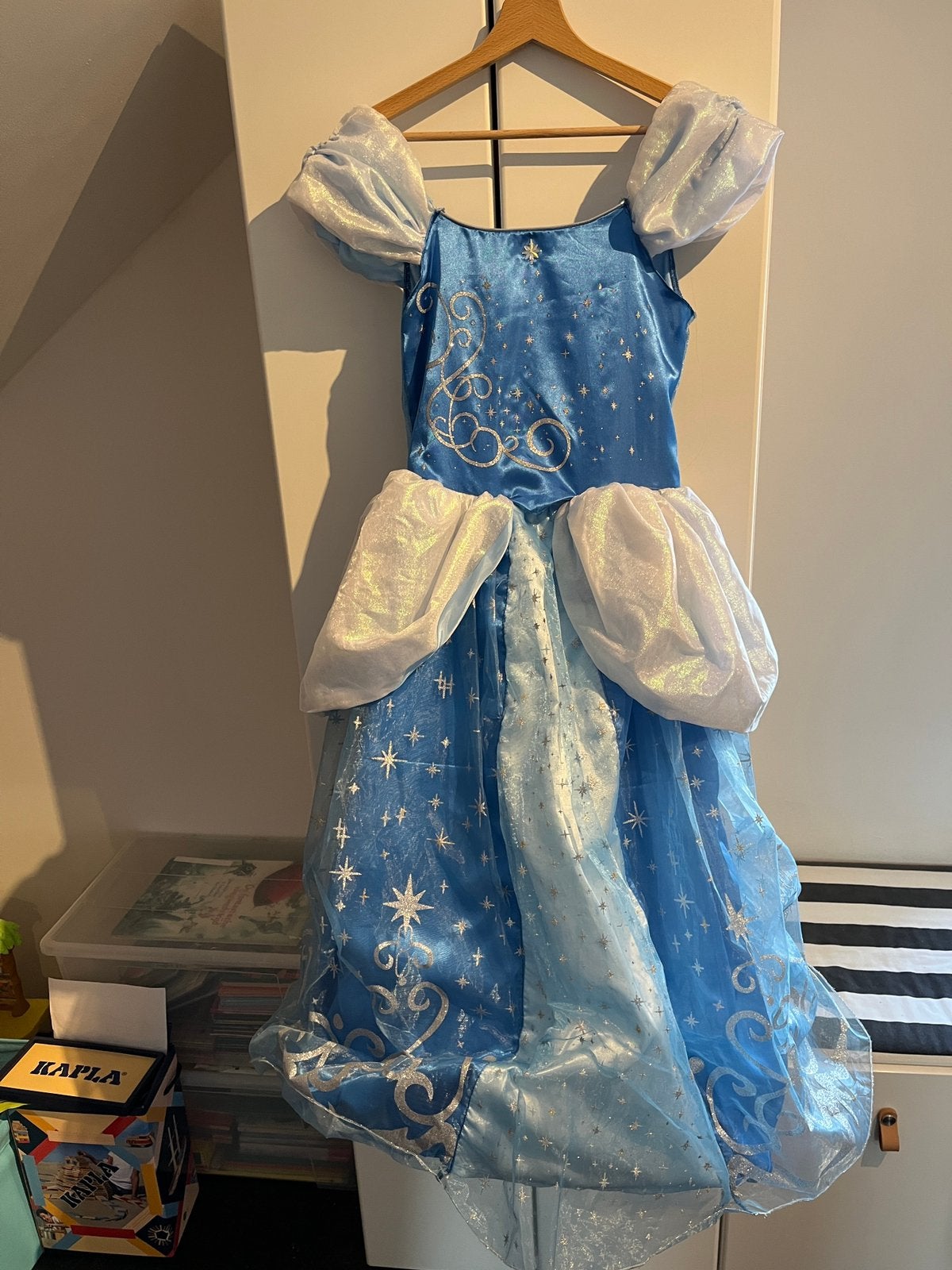 Princessenkleedje uit disneyland Parijs, Ophalen, Zo goed als nieuw
