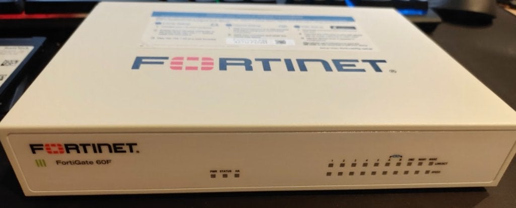 Fortinet FortiGate 60F Firewall – overdraagbaar Fortinet, Computers en Software, Routers en Modems, Ophalen of Verzenden, Zo goed als nieuw