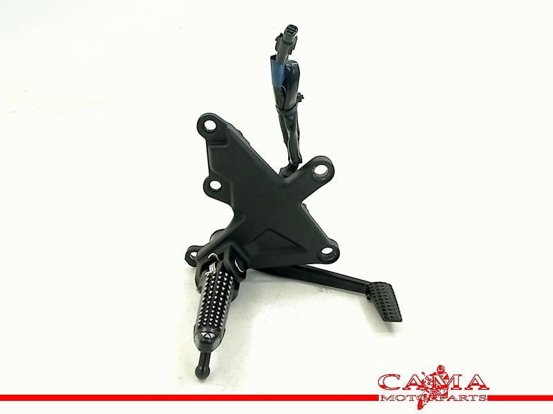 SCHETSPLAAT RECHTS VOOR Kawasaki, Dhr. S. di Majo, Gebruikt, Info@cama-motorparts.nl, P.J. Troelstraweg 8 8
3144 CX  MAASSLUIS, NL