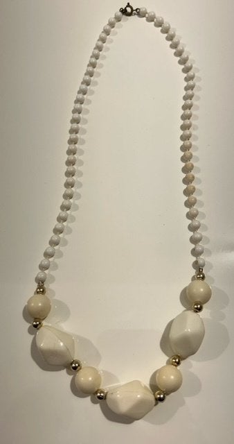 Witte halsketting met kralen, Bijoux, Sacs & Beauté, Colliers, Enlèvement ou Envoi, Comme neuf, Blanc