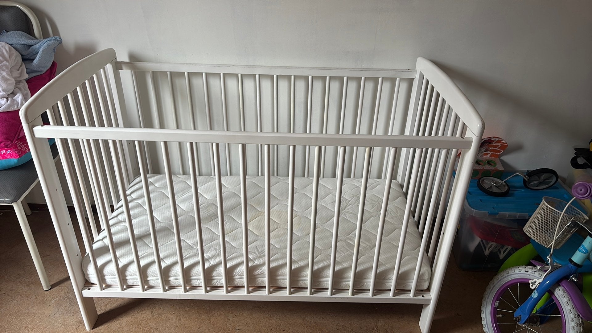 Babybed met matras en overtrek, Ophalen, Zo goed als nieuw, Matras