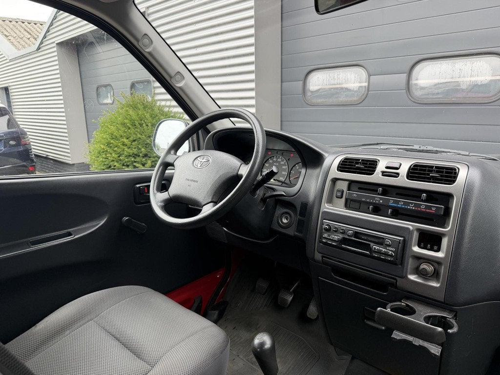 Toyota HiAce 2.5 D-4D KWB, Auto's, Bestelwagens en Lichte vracht, Gebruikt, 5 deurs, Toyota, Euro 4