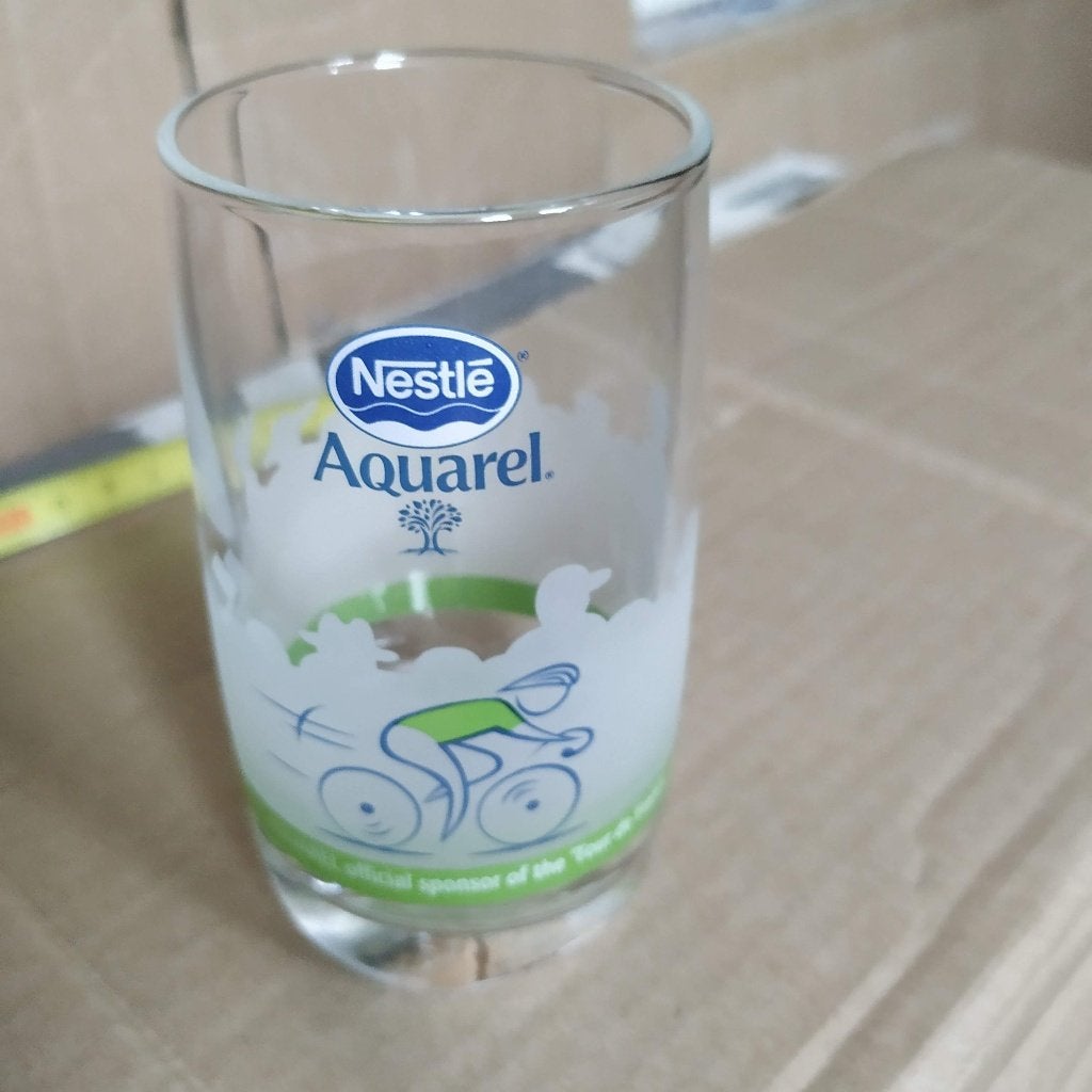 drinkglas nieuw van nestlé aquarel rood en groen glas, Huis en Inrichting, Ophalen of Verzenden, Nieuw, Glas