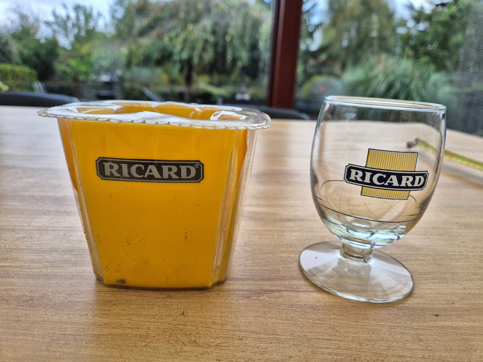 Bac à glaçons et un verre Ricard, Enlèvement ou Envoi