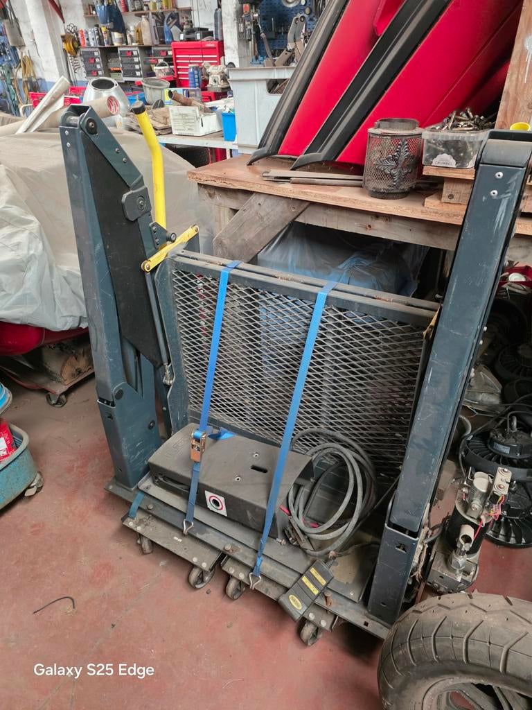 Élévateur pour fauteuils roulants à vendre, Autos : Pièces & Accessoires, Autres pièces automobiles, Enlèvement, Utilisé, Autres marques automobiles