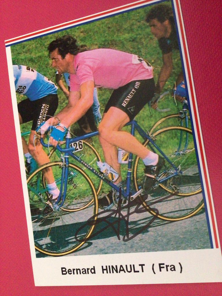 wielerkaart 1982 giro team renault  bernard hinault signe, Envoi, Comme neuf