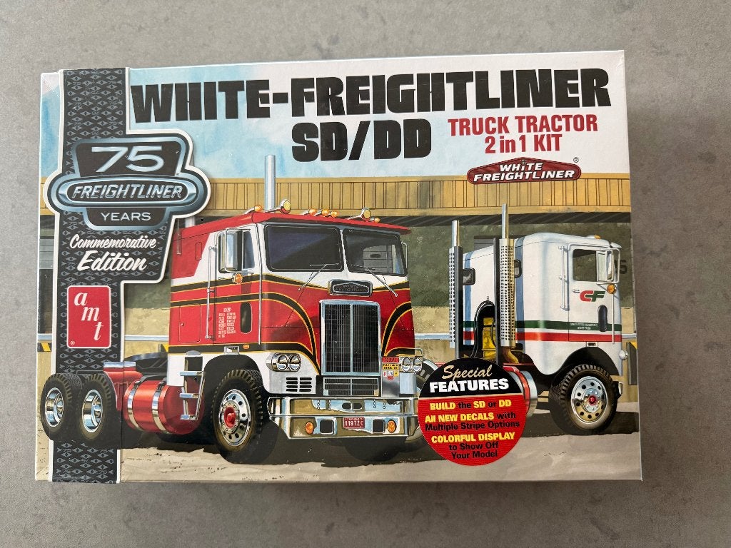 AMT Truck White-Freightliner SD/DD 2 in 1 kit schaal 1/25, Hobby en Vrije tijd, Overige merken, Groter dan 1:32, Nieuw, Ophalen of Verzenden