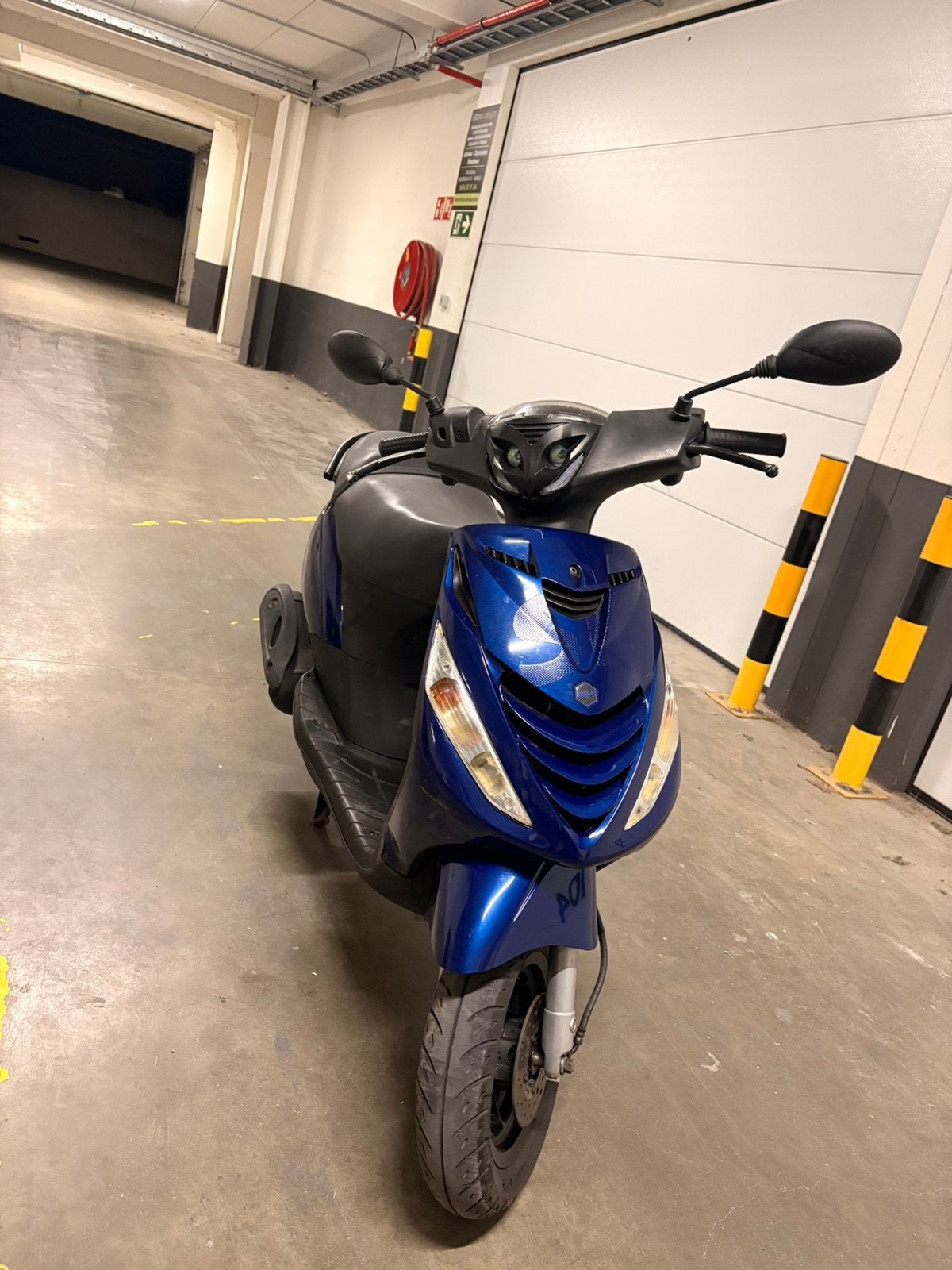piaggio zip 4 takt a klasse, Fietsen en Brommers, Scooters | Piaggio, Ophalen, Zip, Klasse A (25 km/u), Zo goed als nieuw
