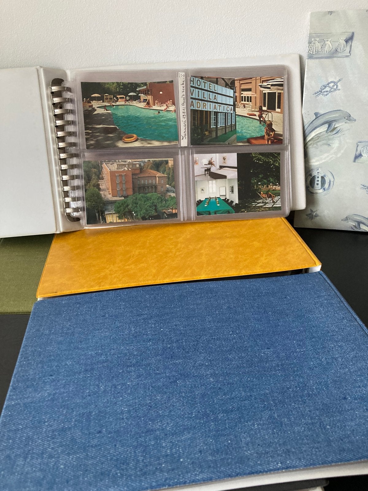 Foto album ( nostalgie ) met 21 plastiek kaftjes, Ophalen, Zo goed als nieuw