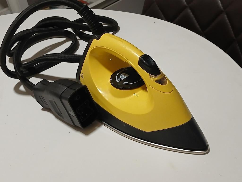 Stoomstrijkijzer Karcher 6006. Geel. Volledig nieuw, Elektronische apparatuur, Stoomapparaten, Ophalen, Nieuw, Kledingstomer