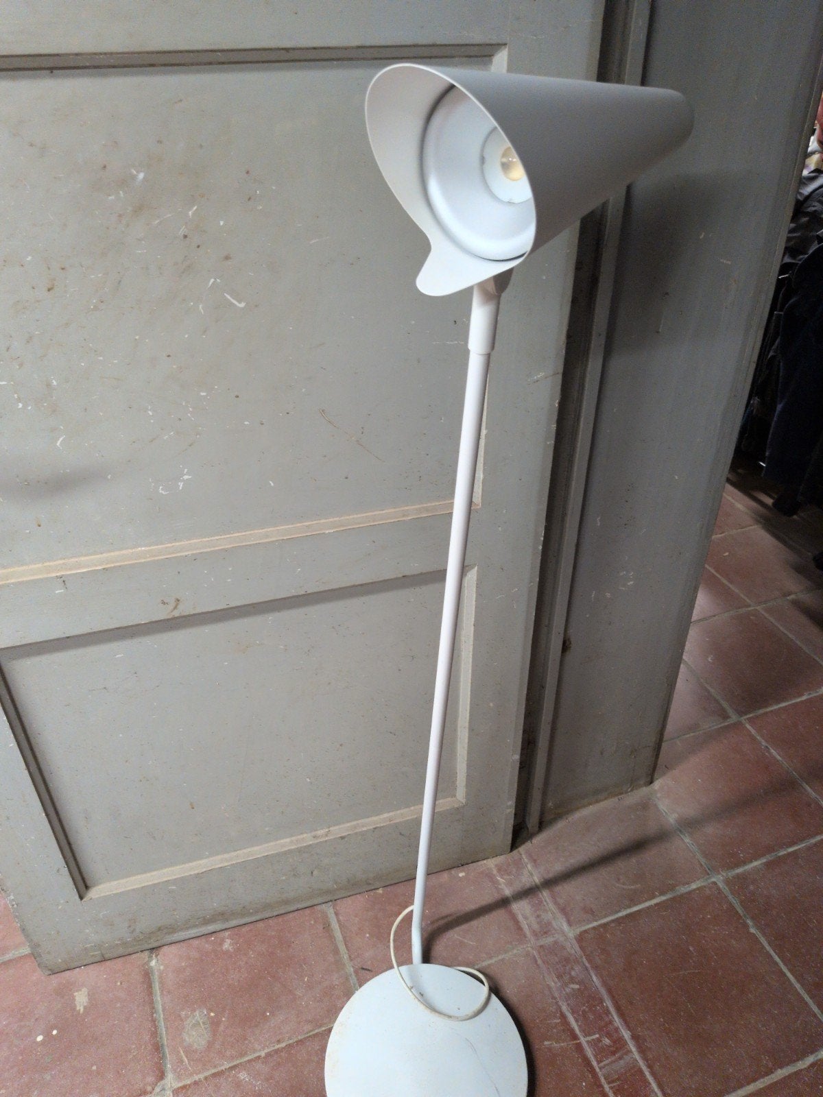 Gratis witte lamp, Huis en Inrichting, Lampen | Vloerlampen, Ophalen