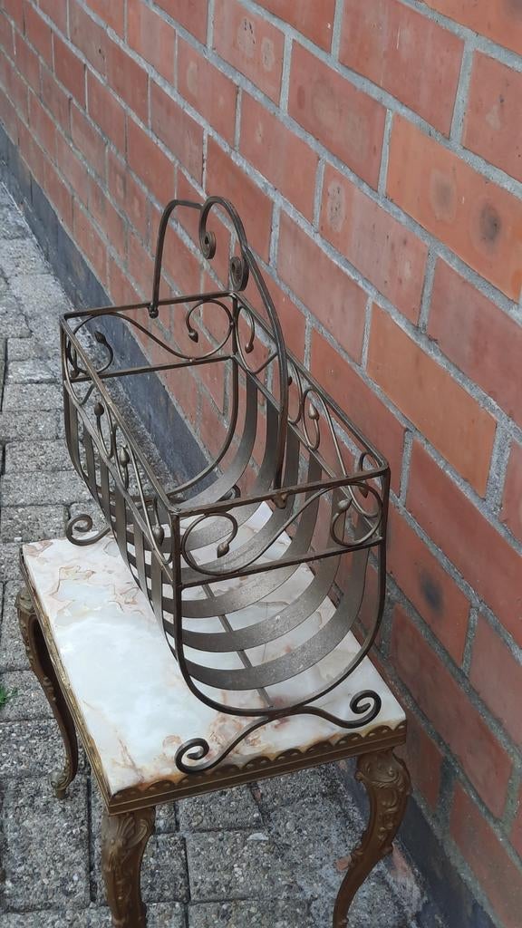Antieke decoratie mand, Enlèvement