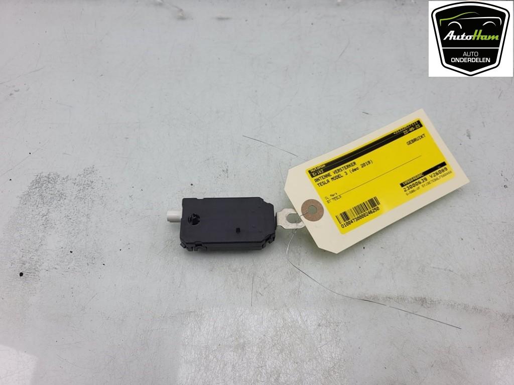 ANTENNE VERSTERKER Tesla Model 3 (01-2017/-) (|109804600C|), Auto-onderdelen, Germany_Sales@tesla.com, Gebruikt, Overige automerken