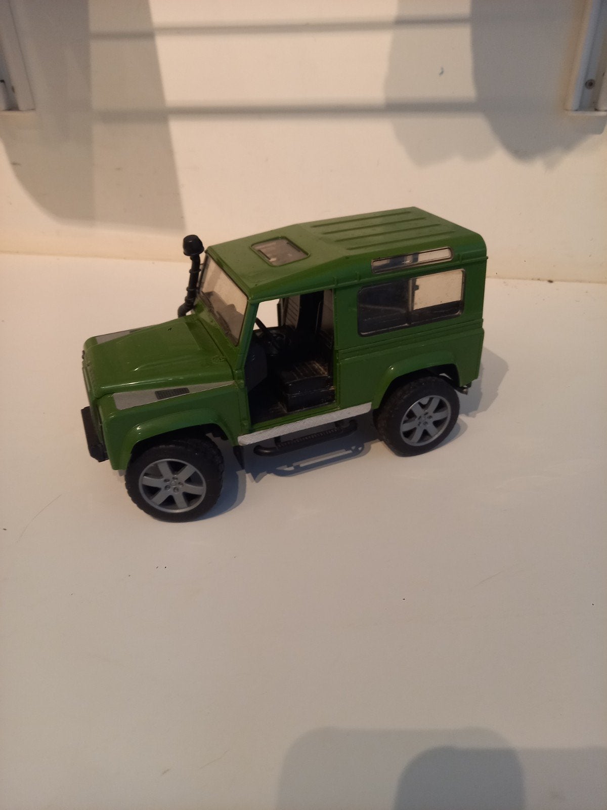 Bruder Land Rover, Enlèvement