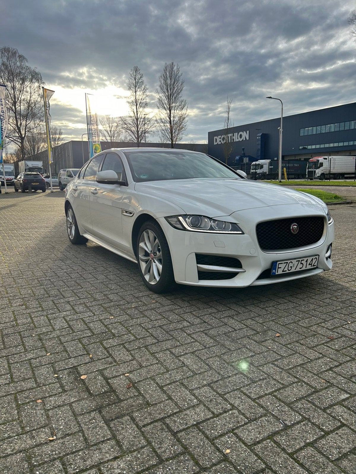Jaguar XF r-sport 2.0, Achterwielaandrijving, 4 cilinders, Leder en Stof, Wit
