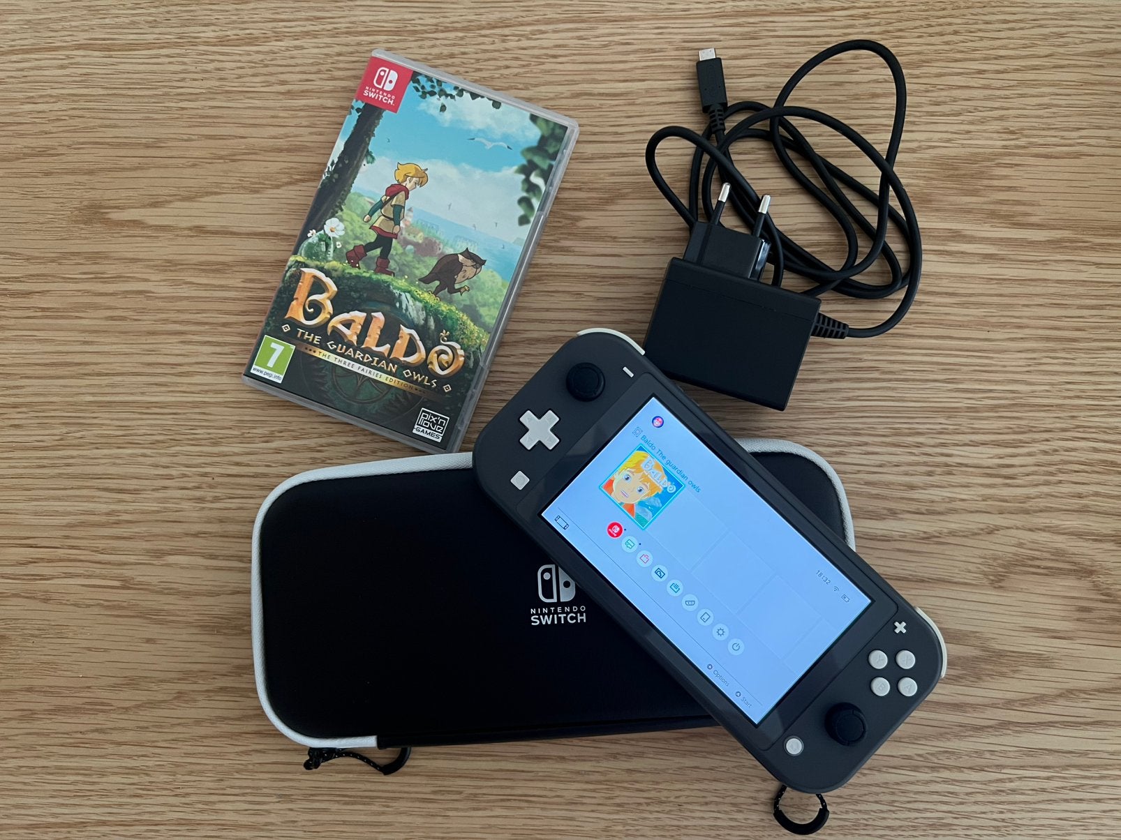 Nintendo Switch Lite + jeu + chargeur d'origine + sacoche, Enlèvement ou Envoi, Gris, Comme neuf, Avec housse de protection ou sac