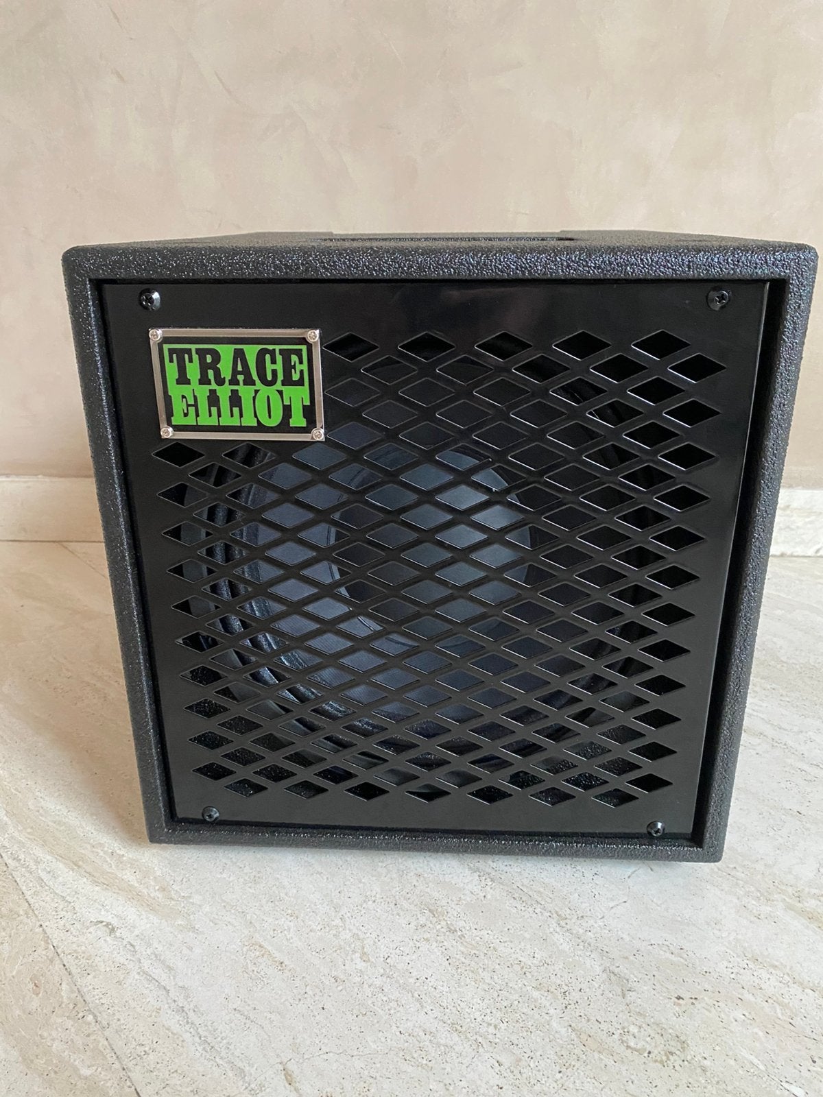 TRACE Elliot-300W-8ohm baskast, Ophalen, Zo goed als nieuw