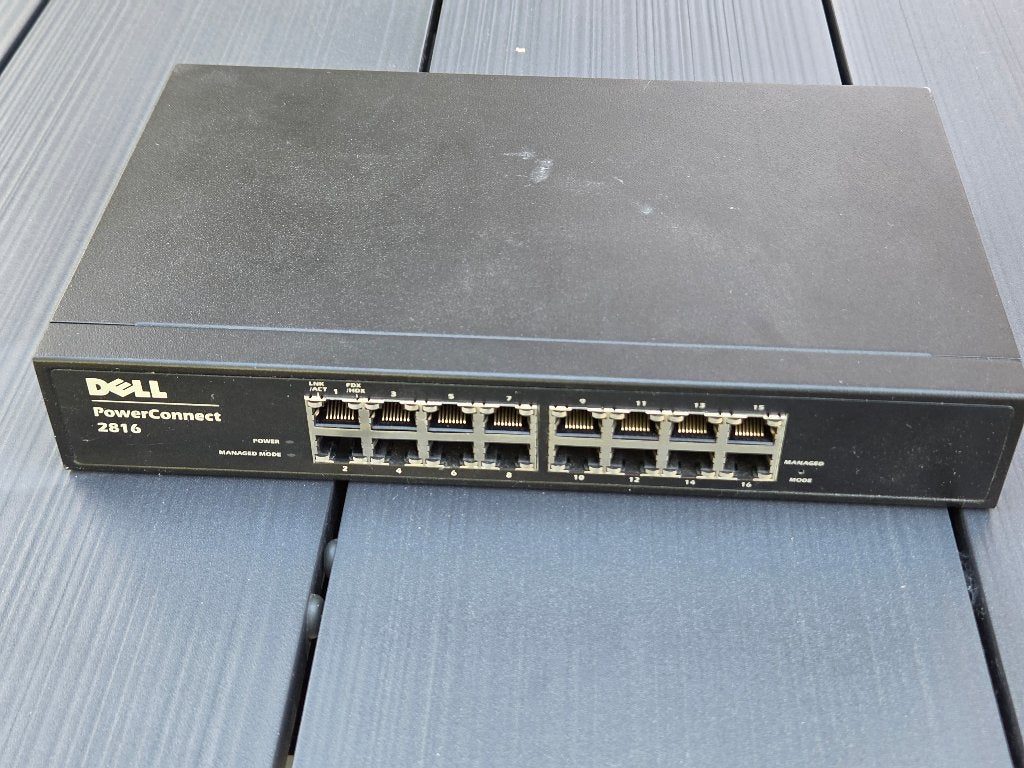 16 poorten switch Dell PowerConnect 2816, Computers en Software, Netwerk switches, Ophalen of Verzenden, Gebruikt