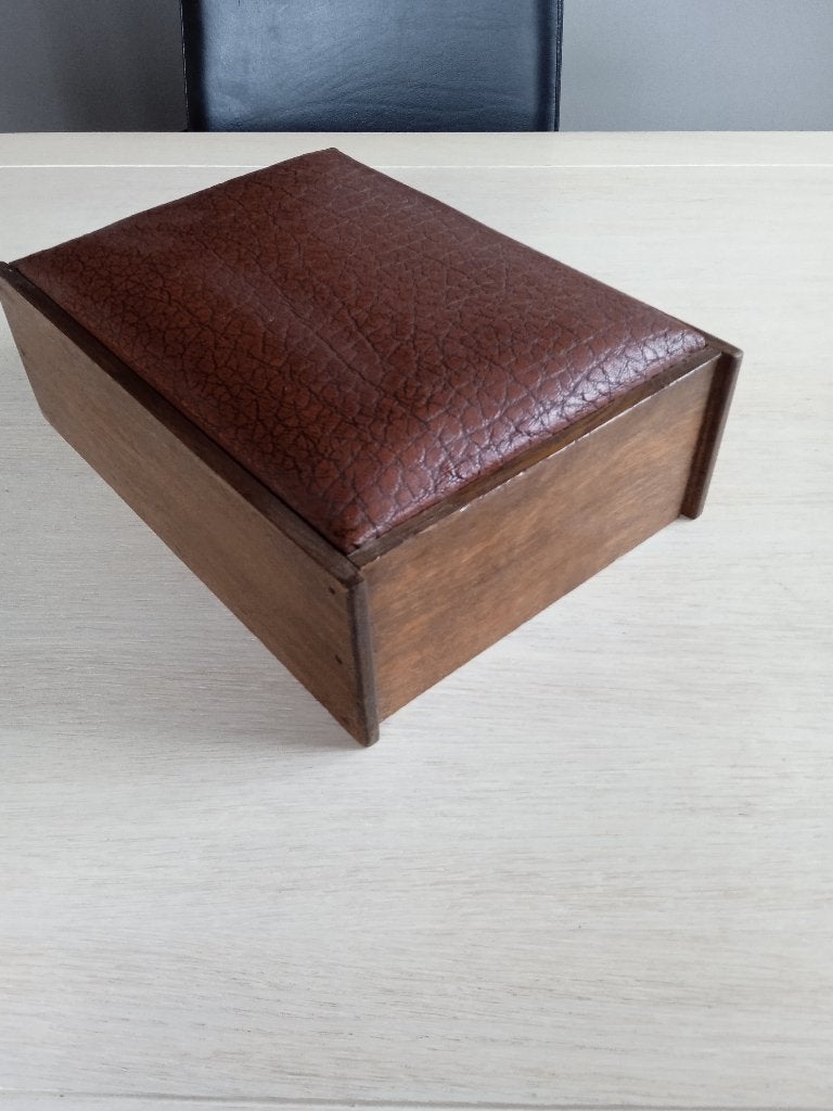 vintage houten voetbankje, Huis en Inrichting, Ophalen of Verzenden, Zo goed als nieuw, Hout