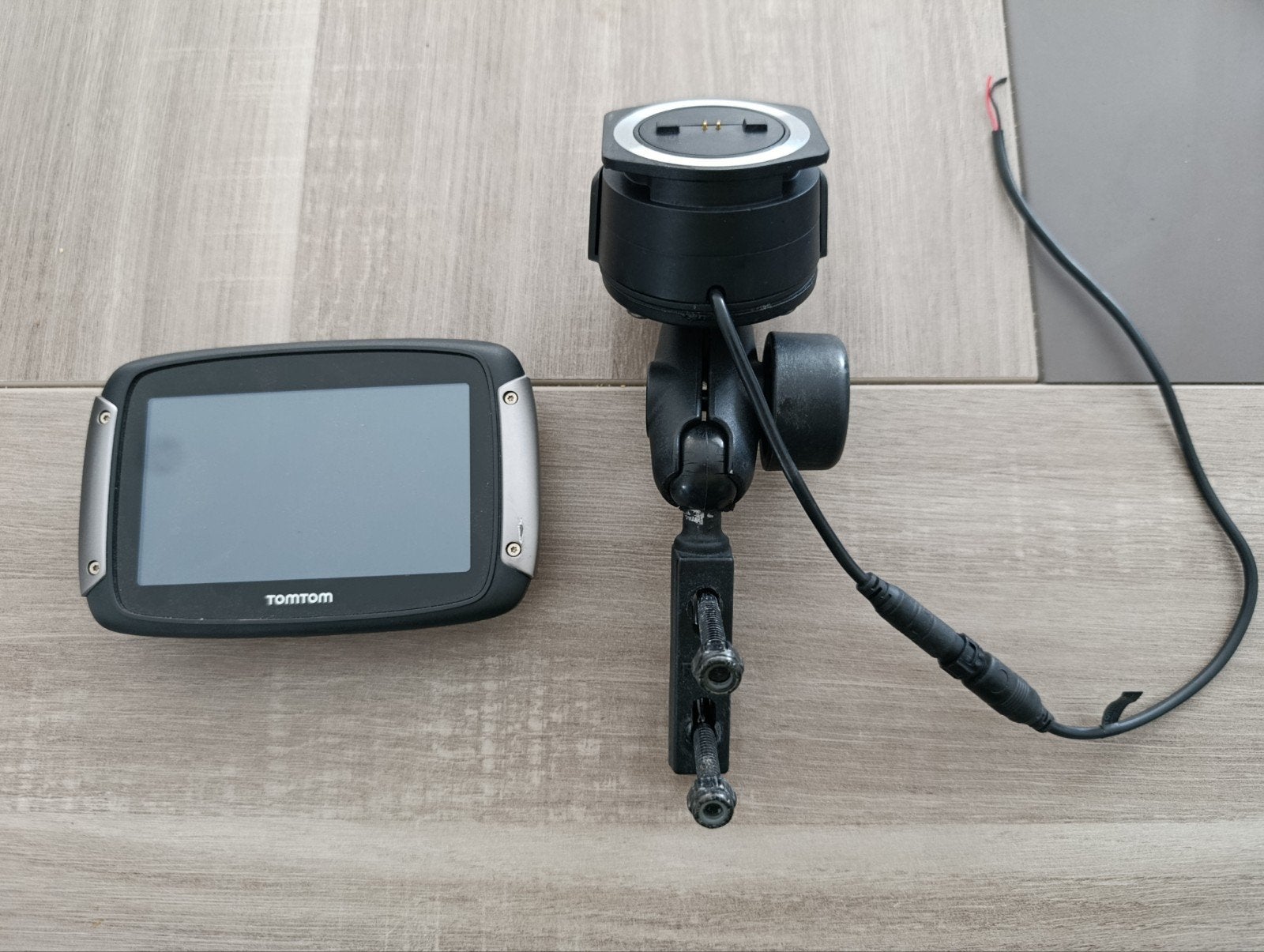 GPS Moto TomTom Rider 450 + Support alimenté RAM Mount, Motos, Enlèvement, Comme neuf