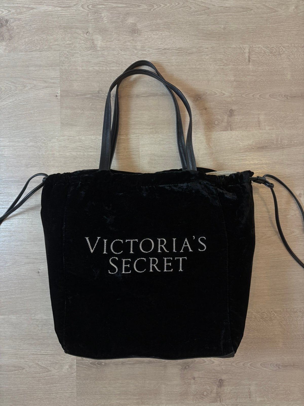 Sac a main Victoria’s secret en velour noir très bon état, Handtassen en Accessoires, Ophalen of Verzenden, Zo goed als nieuw