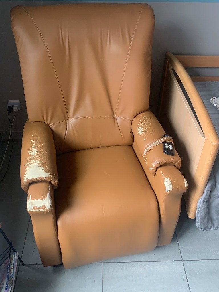 Revilax Medilax_ sta op zetel, 3 motoren, Huis en Inrichting, Fauteuils, Ophalen, Gebruikt, Past overal, cognac kleur is modern en blijvend.