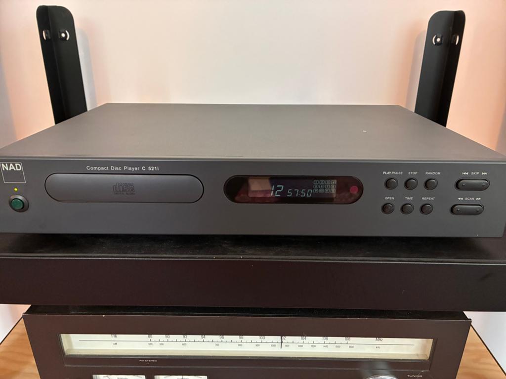 NAD C521i – Lecteur CD audiophile, TV, Hi-fi & Vidéo, Tuners, Enlèvement ou Envoi, Comme neuf, Analogique