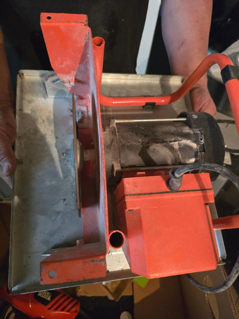 Machîe  pour bricoleur, Enlèvement