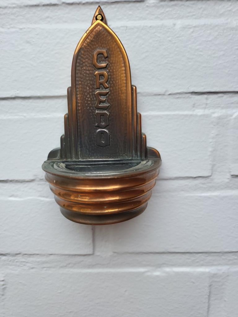 Wijwatervat en lampje, Ophalen