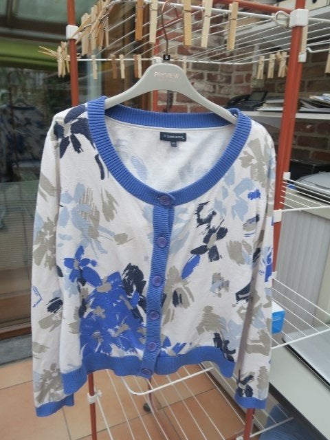 Gileetje bloemenprint blauw Terre Bleue mt 44, Kleding | Dames, Truien en Vesten, Maat 42/44 (L), Ophalen of Verzenden, Zo goed als nieuw