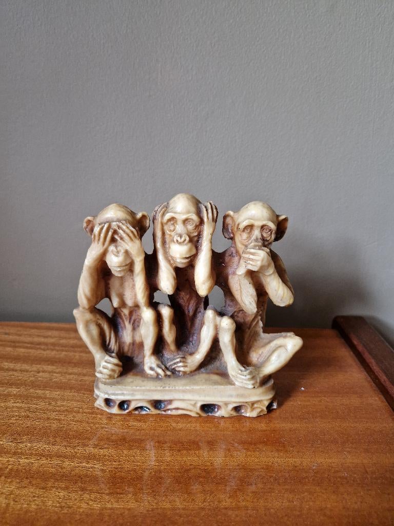 Drie Wijze Apen op een voetbeeld, Ophalen of Verzenden