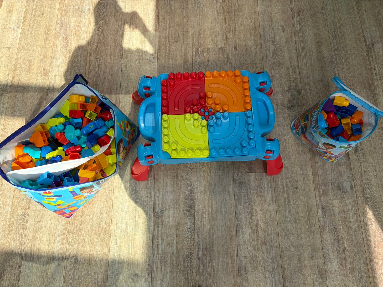Mega bloks (400stuks) + mega bloks tafeltje, Ophalen, Zo goed als nieuw