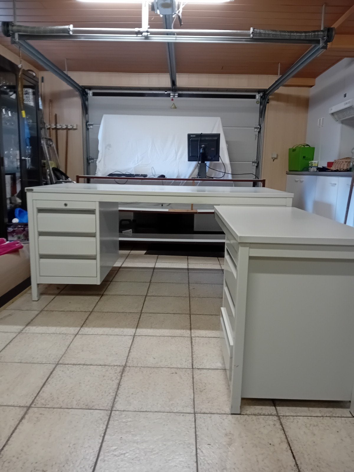 Professionele metalen hoek bureau merk: Lucas, Enlèvement, Utilisé, Blanc, Métal