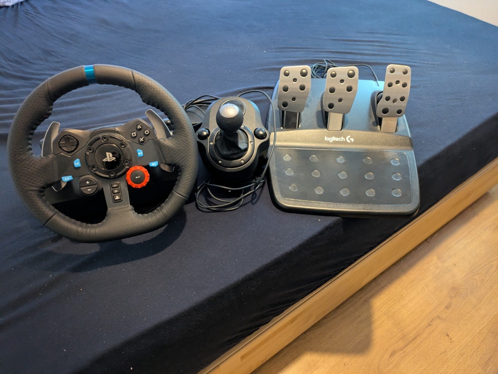 Logitech G29 + gear lever + support, Games en Spelcomputers, Logitech, Houder/standaard