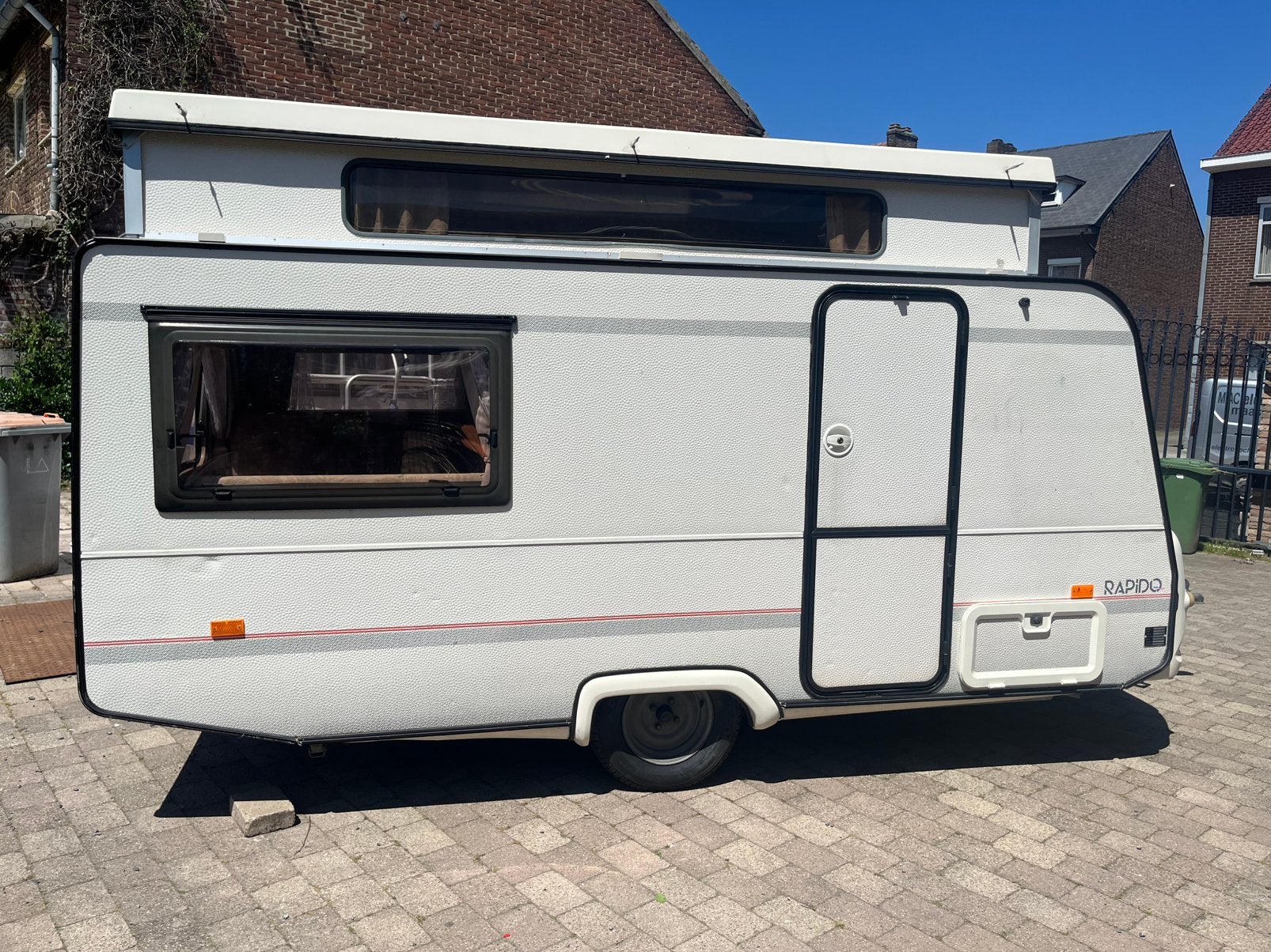 Toit relevable Rapido pour caravane, Caravanes & Camping, Caravanes, Particulier, jusqu'à 4, 500 - 750 kg, Siège de train, Rapido