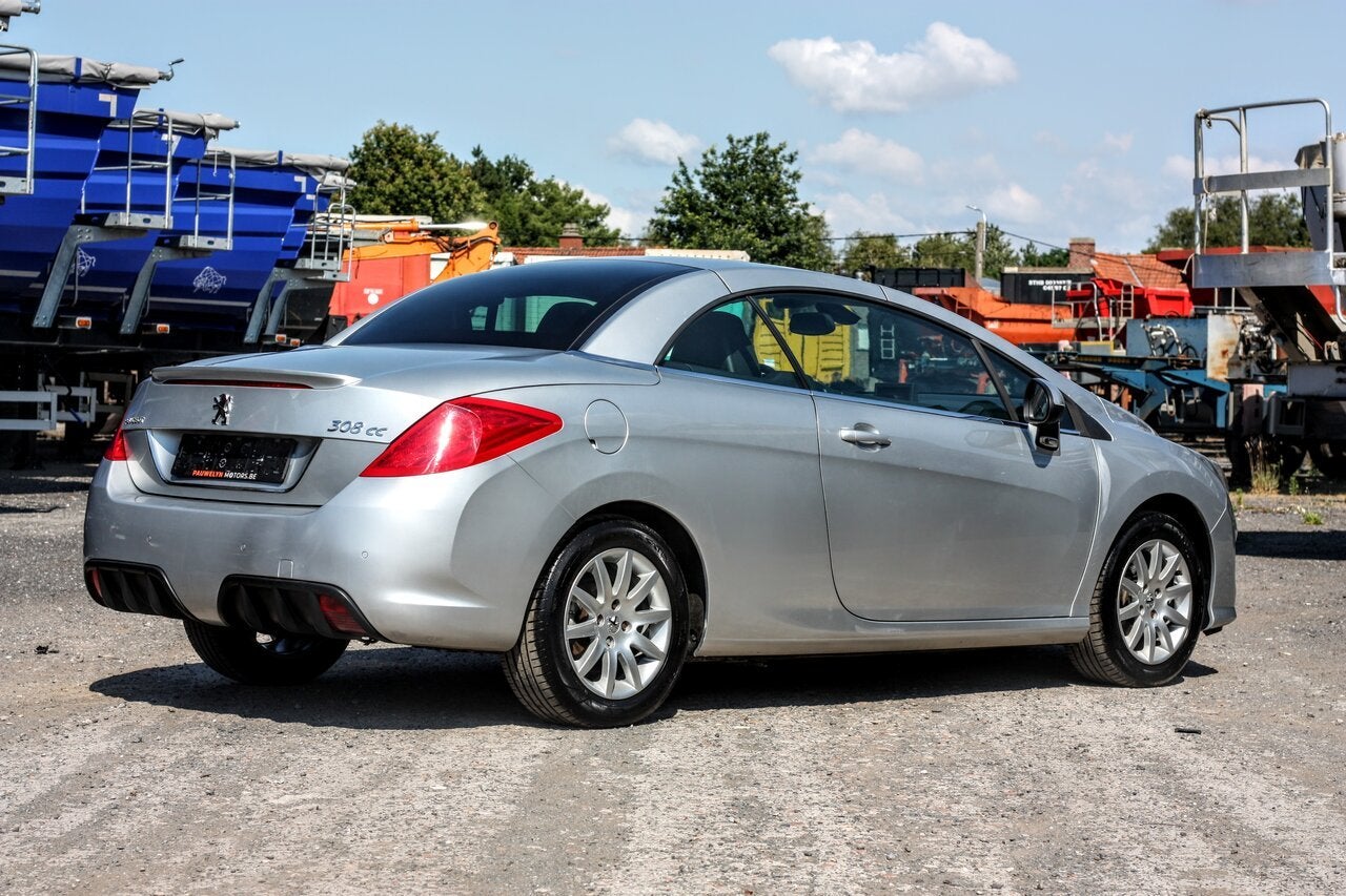 Peugeot 308 1.6 HDi CABRIO / NAVI / CRUISECONTROL / BLUETOO, Auto's, Peugeot, Zwart, 4 cilinders, Cabriolet, Bedrijf