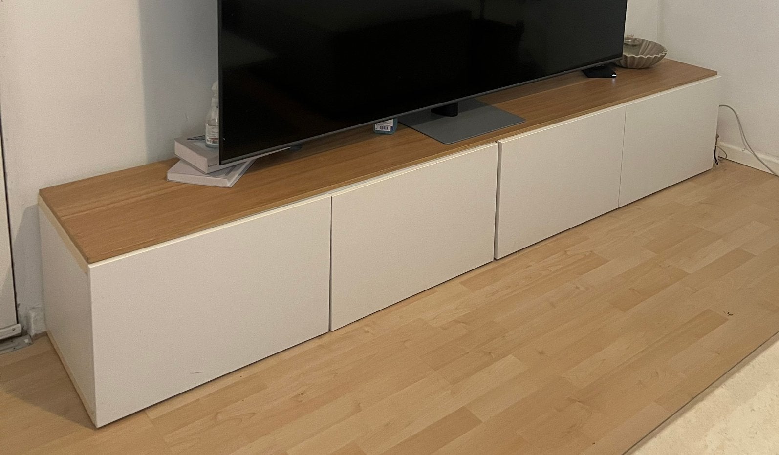 meuble besta blanc avec planche en bois, Maison & Meubles, Enlèvement ou Envoi, Comme neuf