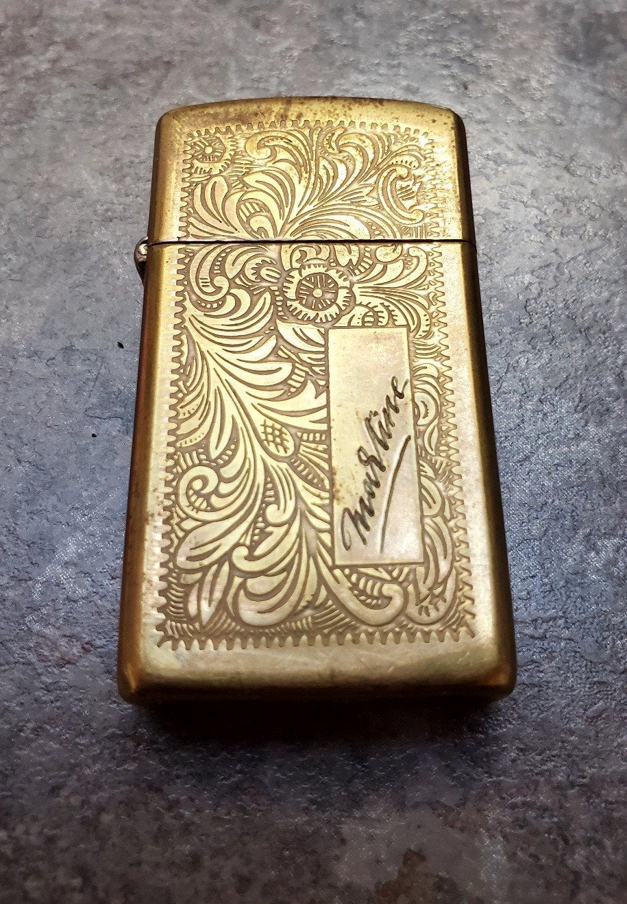 ZIPPO. Briquet pour femme signé Martine., Collections, Envoi, Briquet