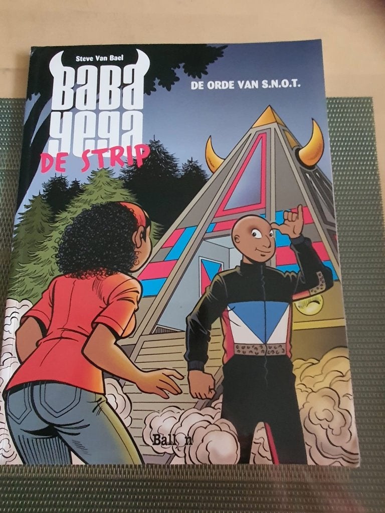 Stripboeken van Baba Yega en De Buurtpolitie te koop, Boeken, Ophalen of Verzenden, Zo goed als nieuw