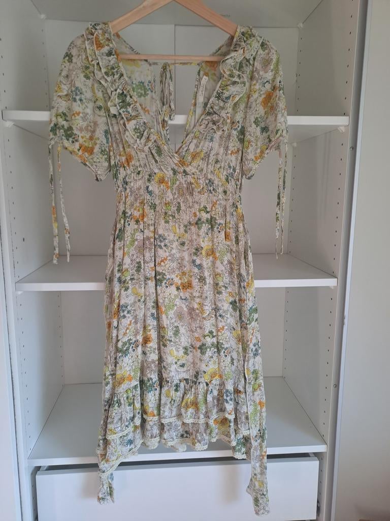Mt L Beige jurk met veelkleurige bloemen en ruches, Kleding | Dames, Lavand, Beige, Maat 42/44 (L), Ophalen of Verzenden
