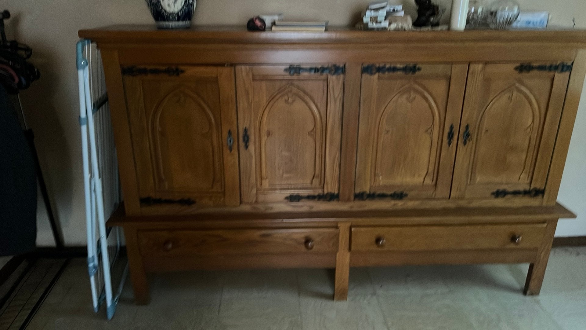 Armoire en chêne massif au look rustique, Maison & Meubles, Armoires | Dressoirs, 200 cm ou plus, Enlèvement, Utilisé, Chêne