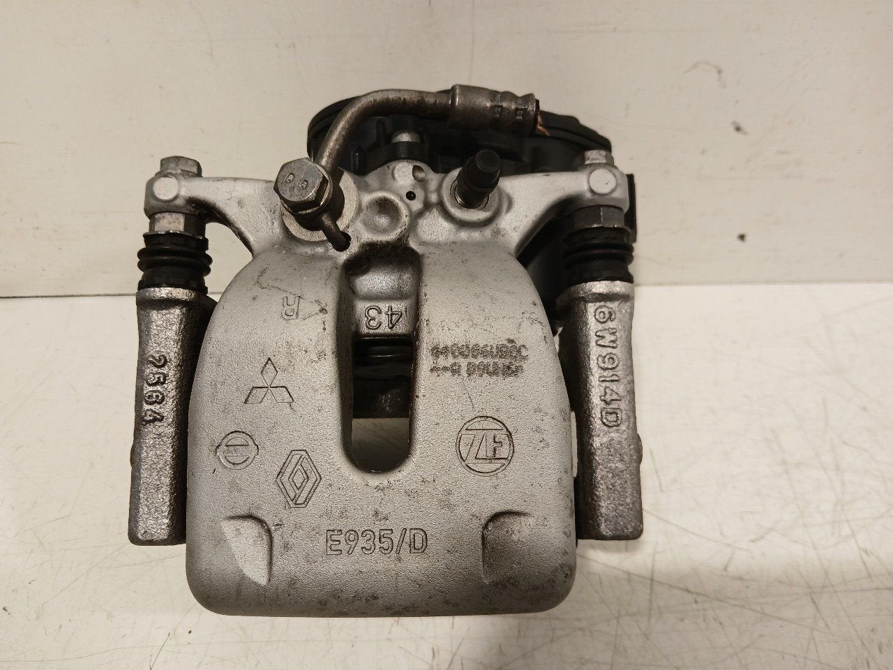 Remklauw rechts achter Renault Espace, Onderdelen@venauto.nl, Van der Ven Autorecycling B.V., Ettenseweg 76, 4706 PB Roosendaal, The Netherlands