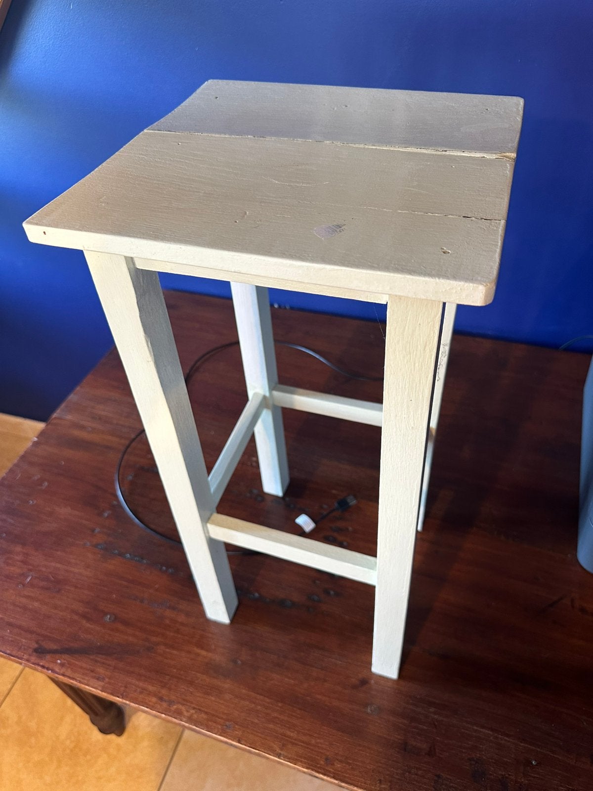 Tabouret   H 56   l 28, Enlèvement, Utilisé
