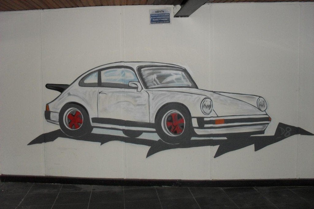 Avez-vous des murs de garage ennuyeux, un style graffiti ?, Autos, Oldtimers & Ancêtres, Particulier, Porsche, LPG, Cabriolet