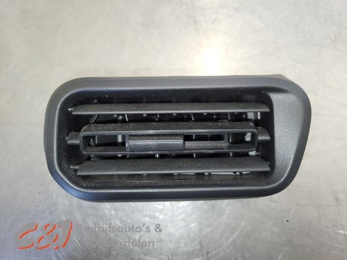 Grille aération tableau de bord d'un Peugeot Partner, -, 3 mois de garantie, Utilisé, -